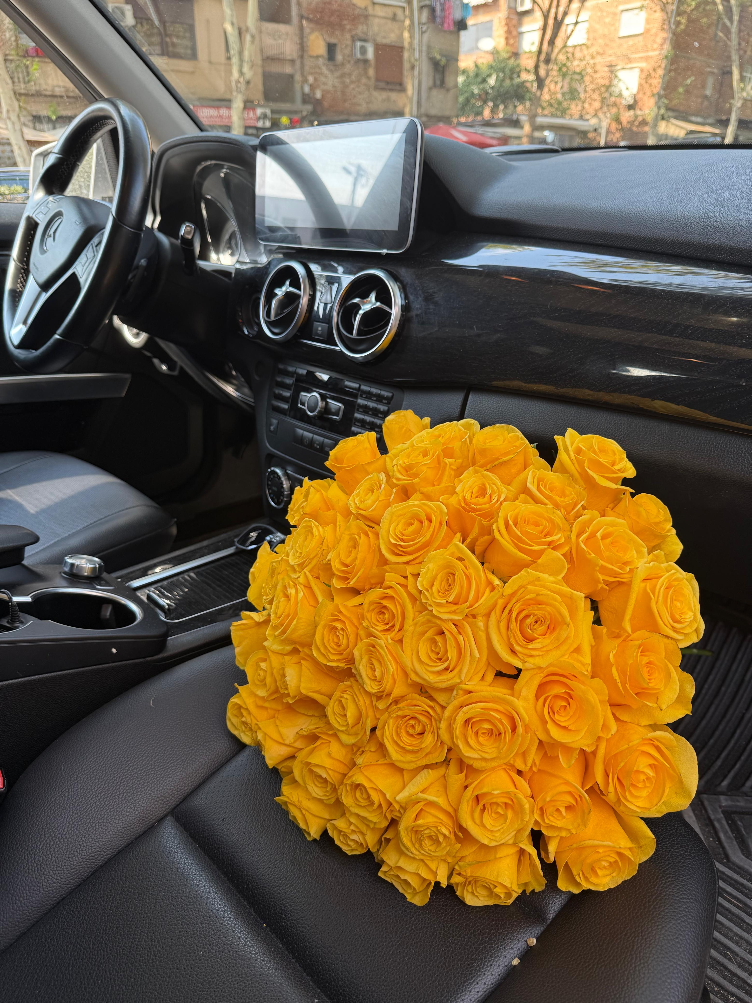 Buqetë me Trëndafila të Verdhë